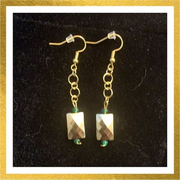 3/$20 Hand Crafted BEADED Dangle HANDMADE Gold EARRINGS - Picture 1 of 1